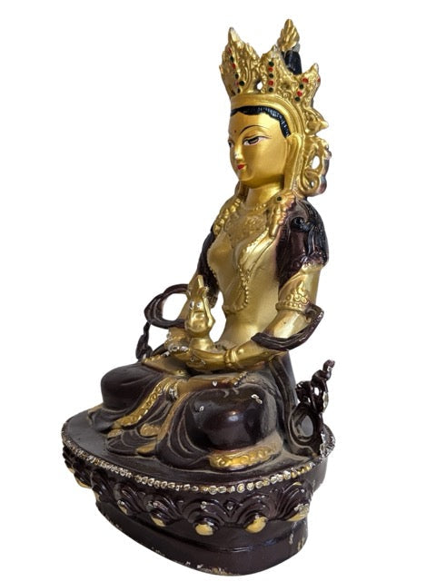 Flowing robes modelled on the bronze figure