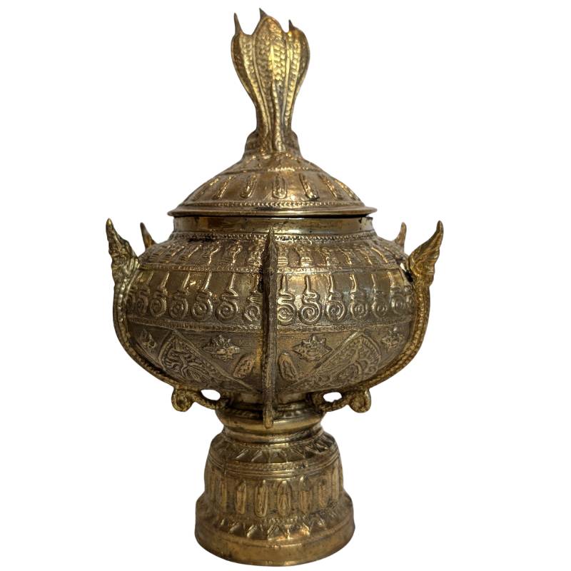 Wide rounded form of the bronze ritual bowl