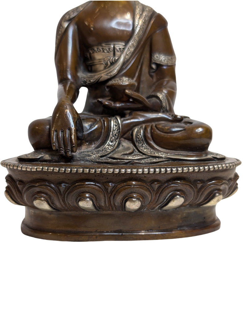Flame-like ushnisha above the Medicine Buddha's head