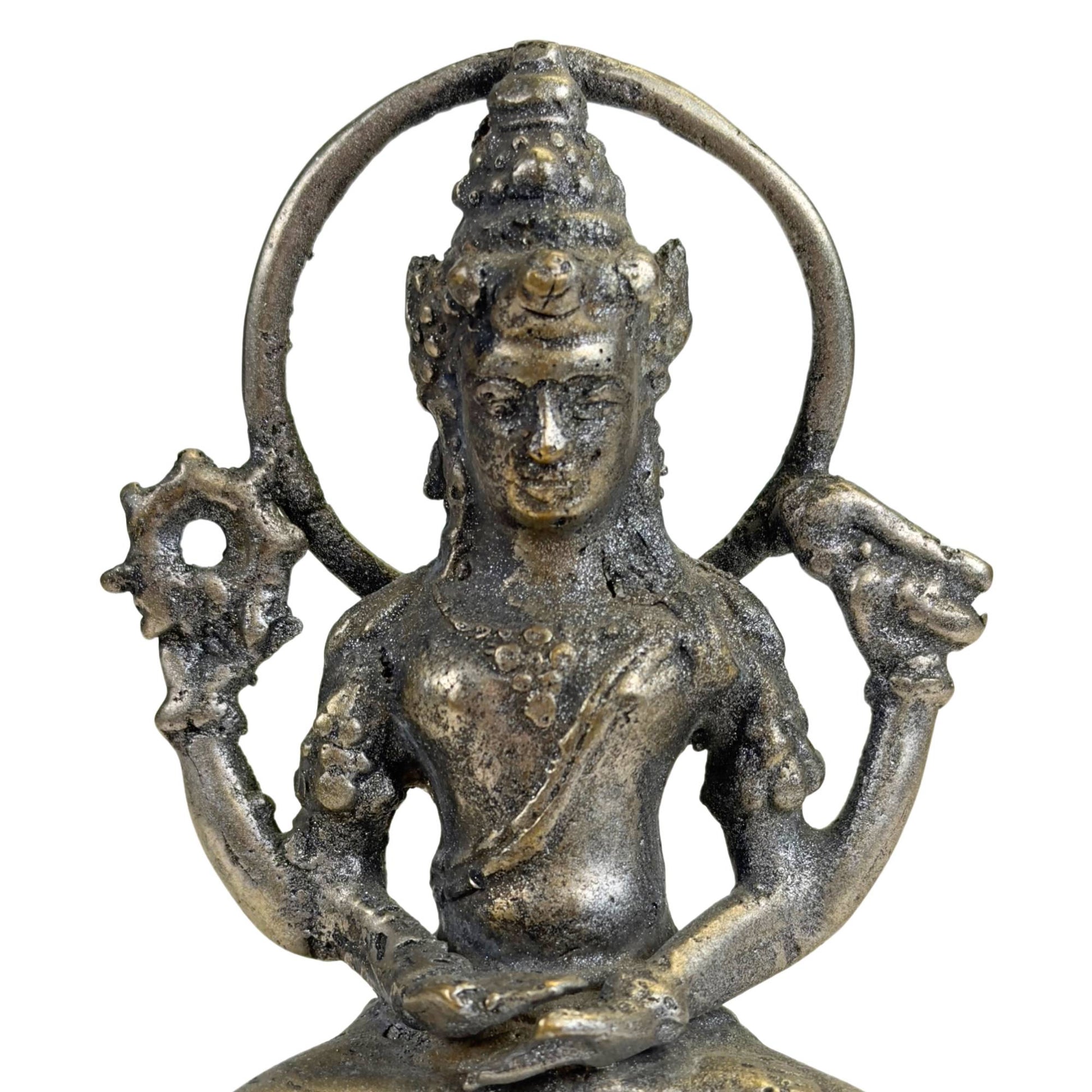 Oud Indonesisch Vishnu beeld als symbool voor bescherming, balans, harmonie en spirituele richting