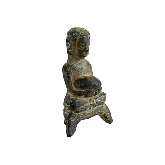Oud Thais bronzen Boeddha amulet met natuurlijke patina
