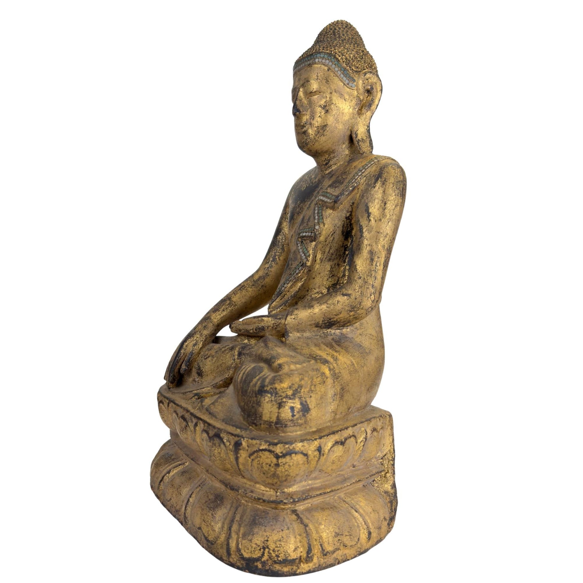 Oude Birmese Boeddha met doorleefde patina