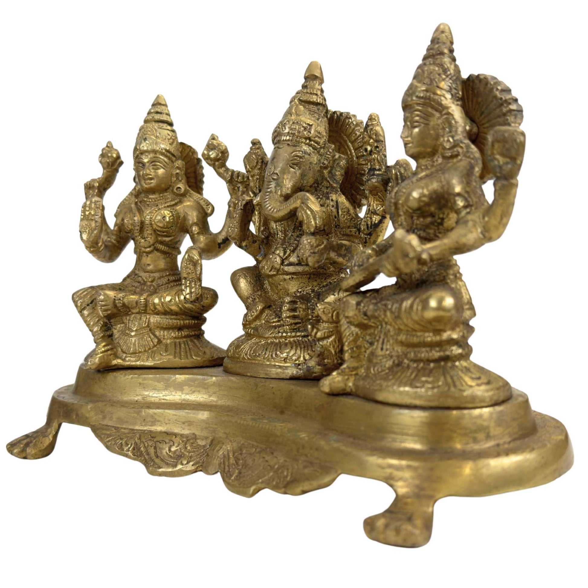 Oude oxidatie en patina op zwaar Indiaas messing altaarbeeld