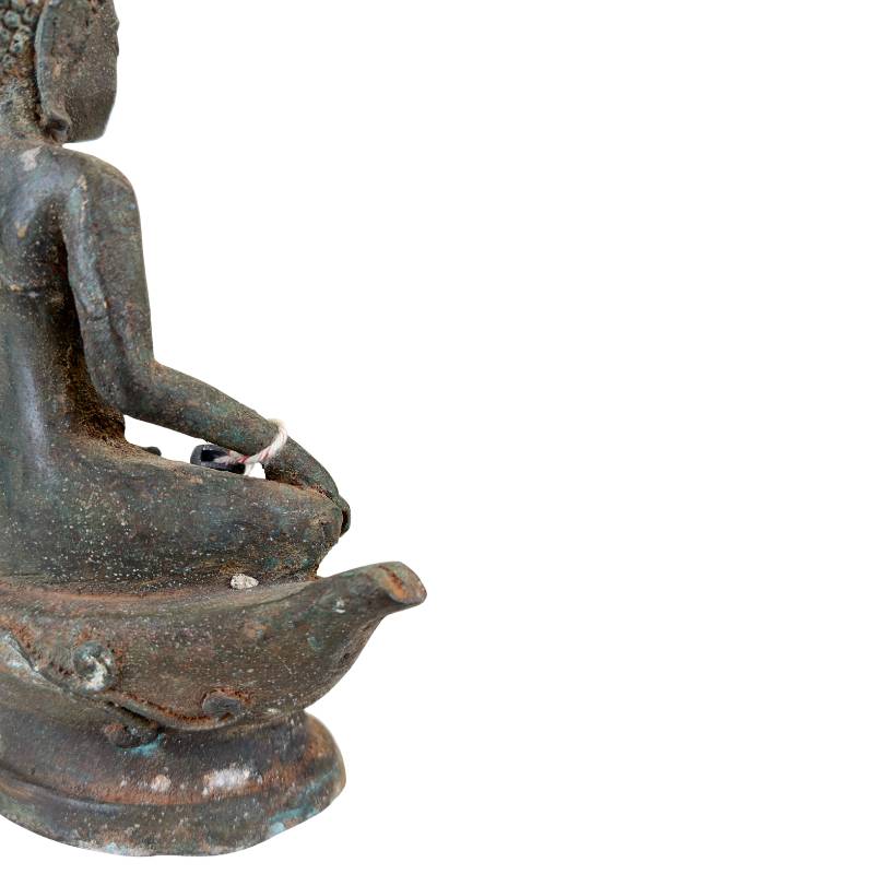 Oude Thaise bronzen Boeddha sculptuur met patina