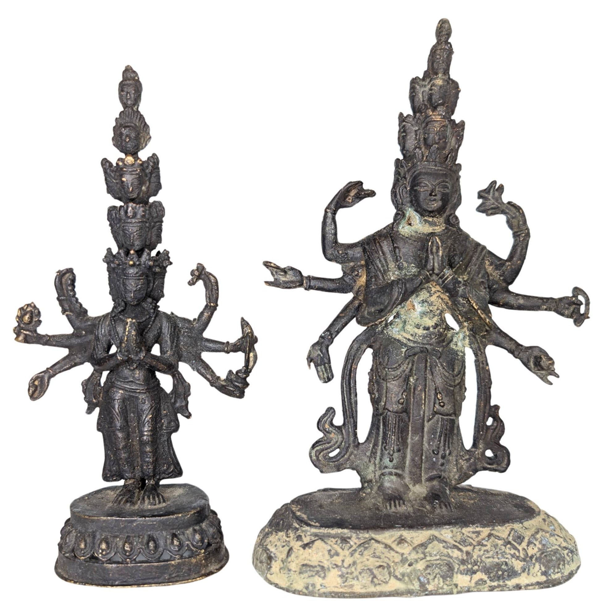 Uitzonderlijk paar staande Avalokiteshvara Sahasrabhuja figuren uit de 13e-14e eeuw.