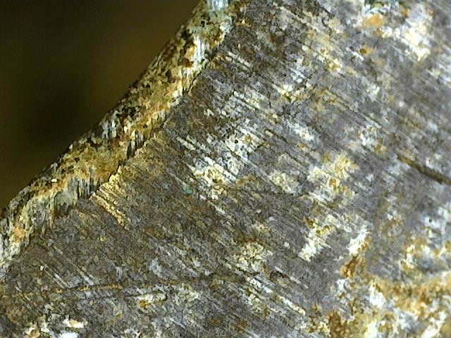 Duidelijke patina-trap toont de dikte van de opgebouwde oxidatielaag.