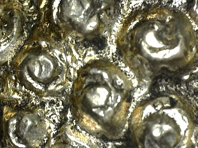Back and robe engravings of the hollow-cast Buddha