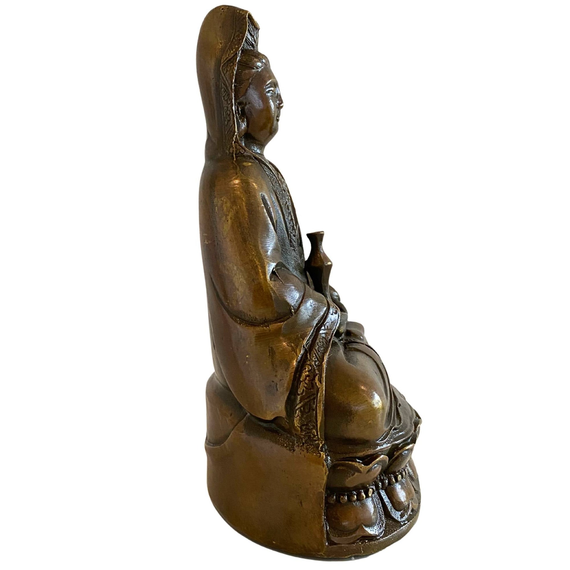 Profiel van bronzen Guanyin beeld voor spirituele bescherming