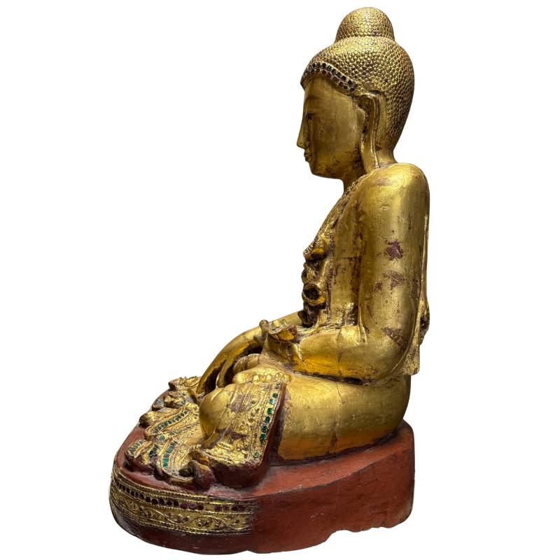 Shakyamuni Boeddha van verguld hout met betekenis van rust, vertrouwen en innerlijke zekerheid