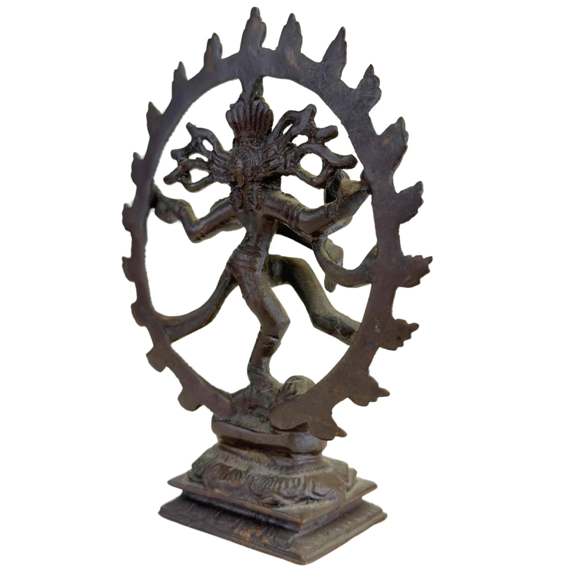 Shiva Nataraja beeldje met kosmische dans als symbool van transformatie en vernieuwing