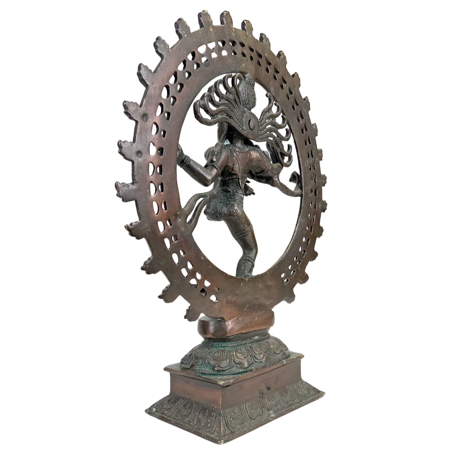 Shiva Nataraja bronzen beeld met handmudras, meerdere armen, sierlijke kroon en heilige dans binnen de aureool