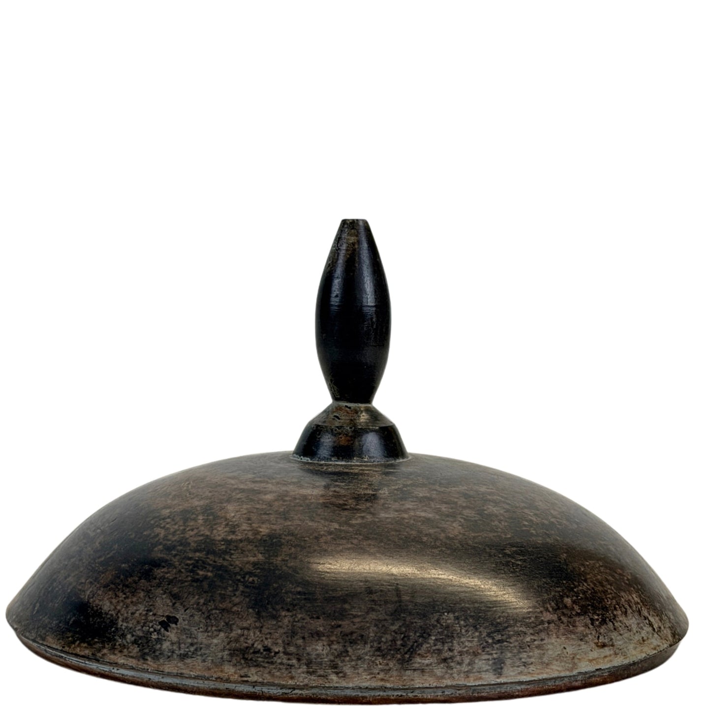 Detail van lotusknop-achtige finial op het koepeldeksel van pot A
