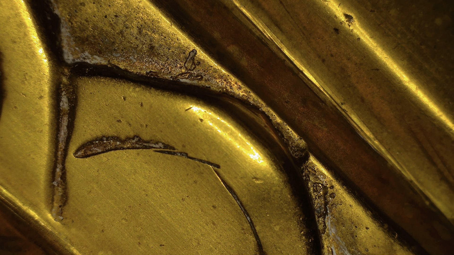 Microscopic detail of a casting edge, deposits and aged surface traces