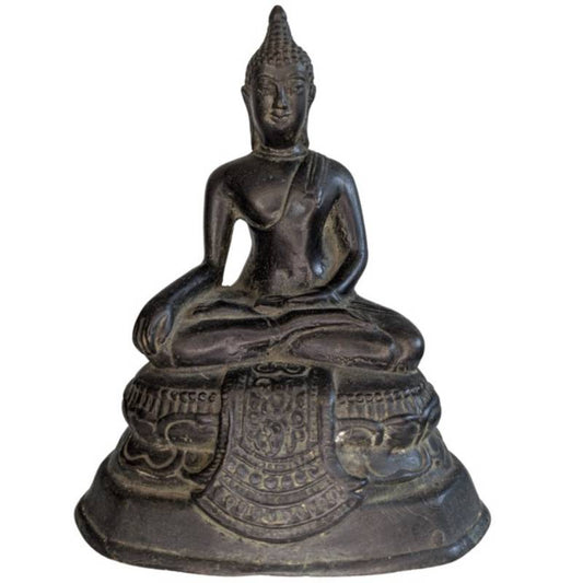 Antiek bronzen Thais Boeddha beeld in Sukhothai-stijl, vooraanzicht.
