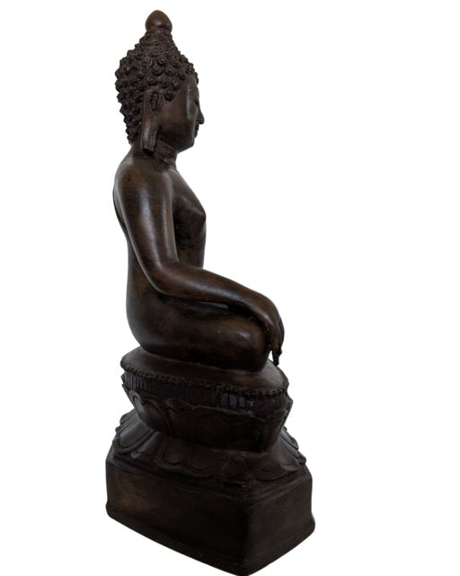 Vintage bronzen Buddha beeld geschikt voor meditatie of een huisaltaar.