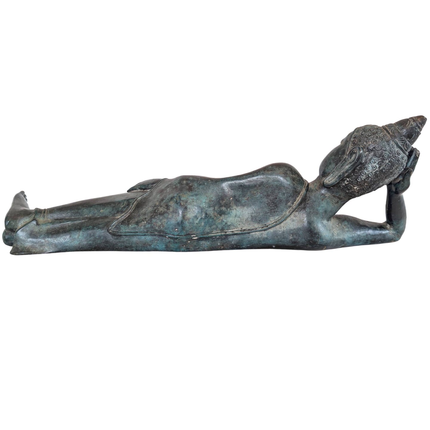 Achterzijde van een liggende Boeddha uit Thailand met oude patina en vloeiende vormgeving