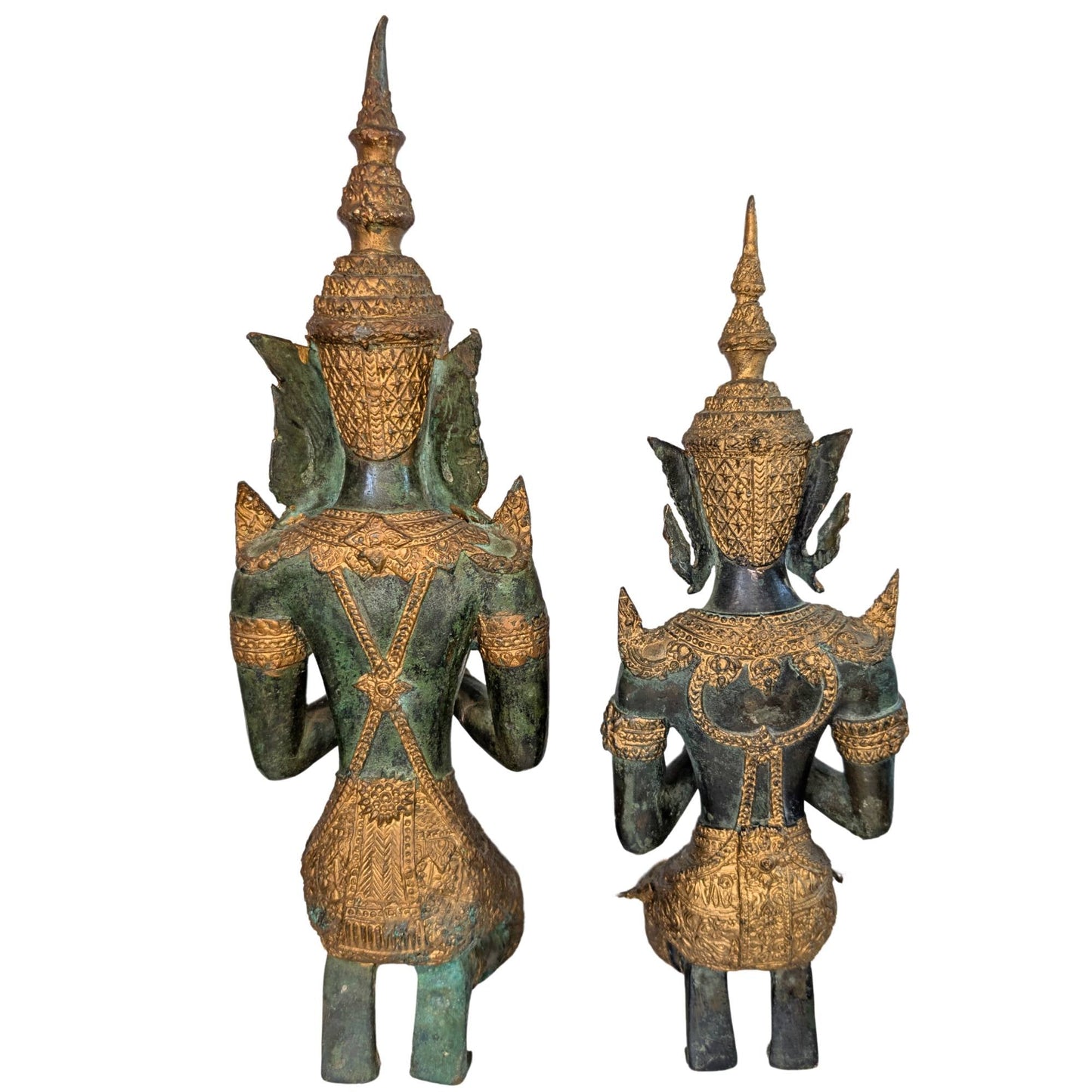 Thaise bronzen beelden met vergulding en groene patina detail