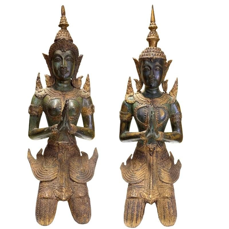 Antiek Thais bronzen tempelwachters paar uit de 19e eeuw met knielende houding en natuurlijke patina