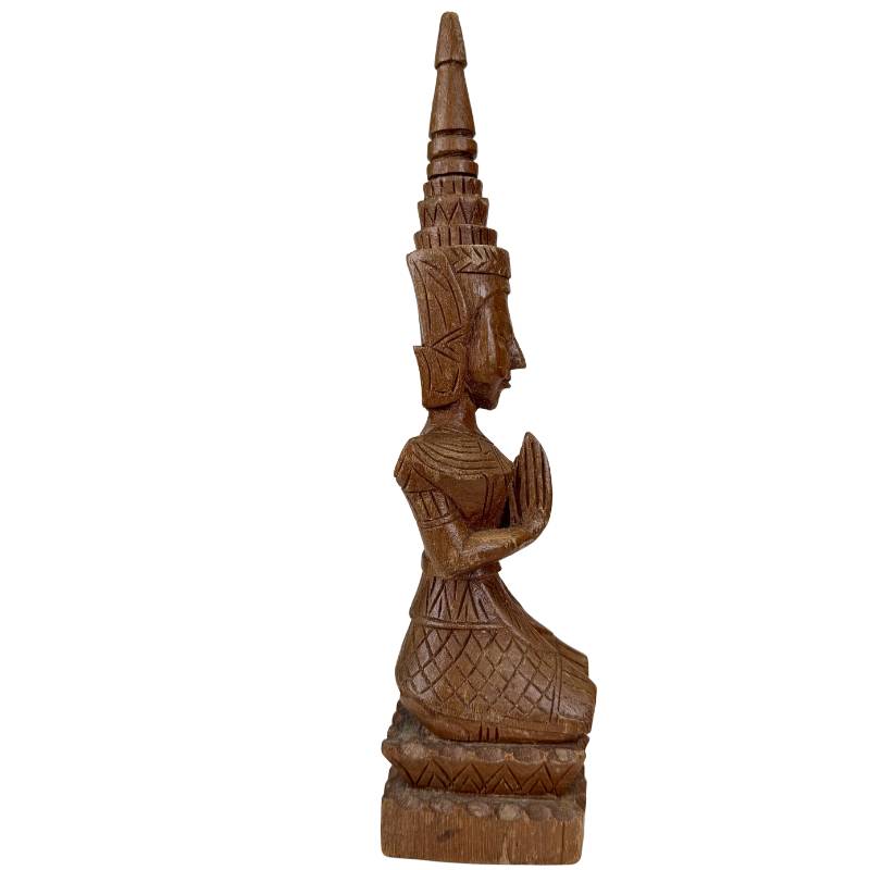 Thaise tempelbeelden hout met zichtbare gebruikssporen