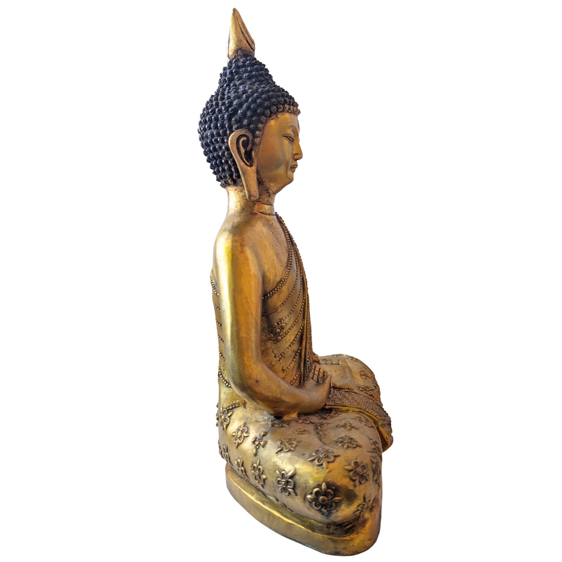 Tibetaans Boeddha beeld van brons in dhyana mudra meditatiehouding met rijk gedecoreerd gewaad.