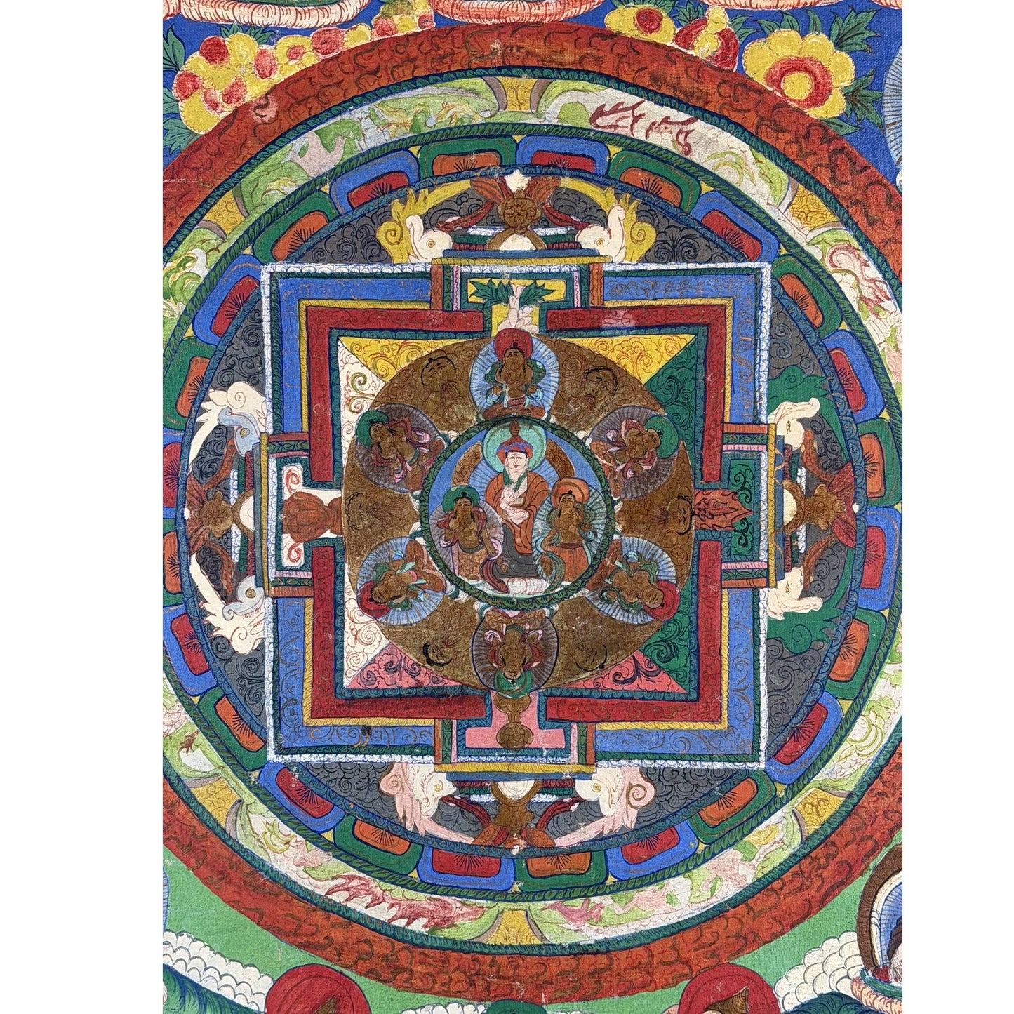 Tibetaanse mandala thangka met verfijnde goudaccenten en traditionele compositie