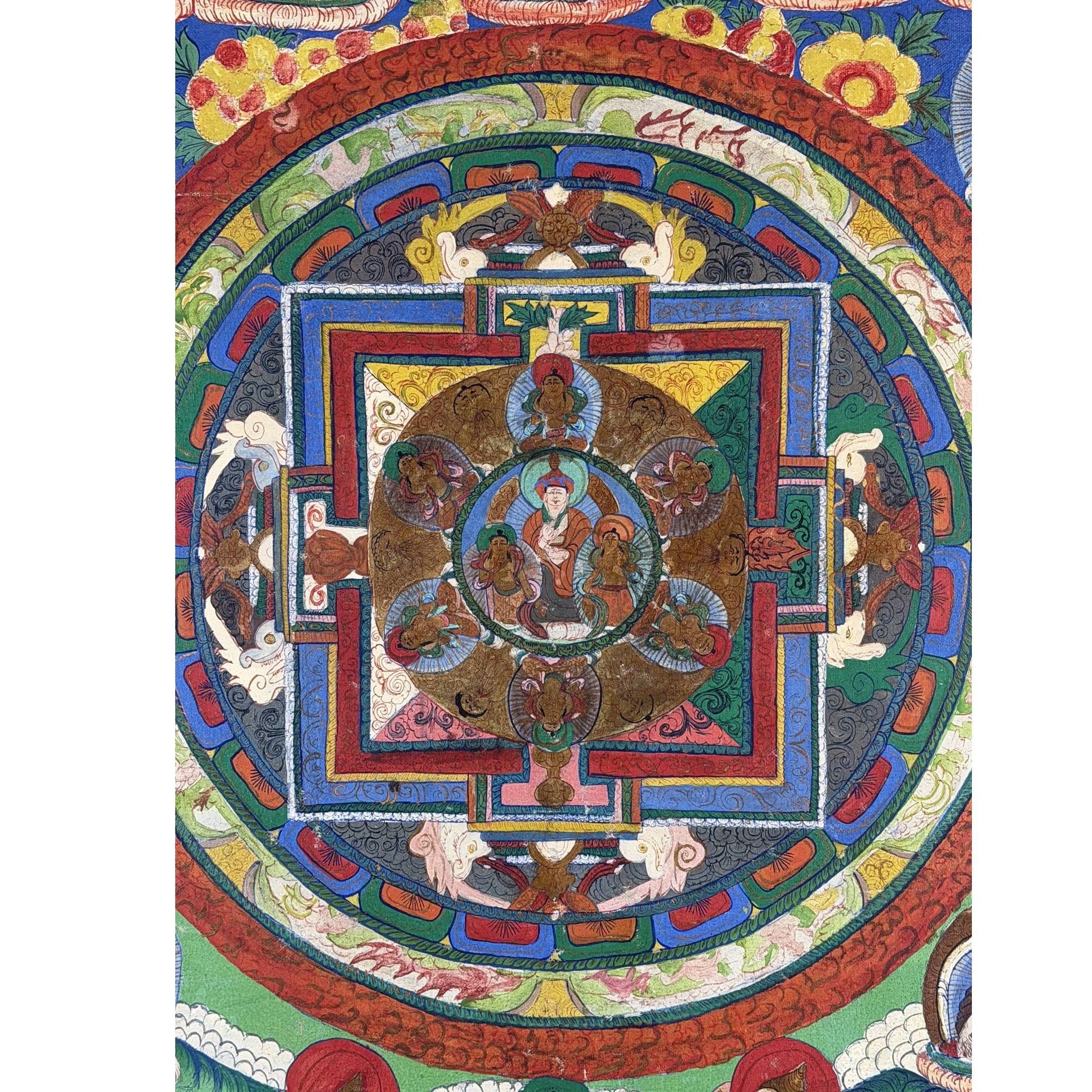 Tibetaanse mandala thangka met verfijnde goudaccenten en traditionele compositie