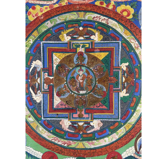 Tibetaanse mandala thangka met verfijnde goudaccenten en traditionele compositie