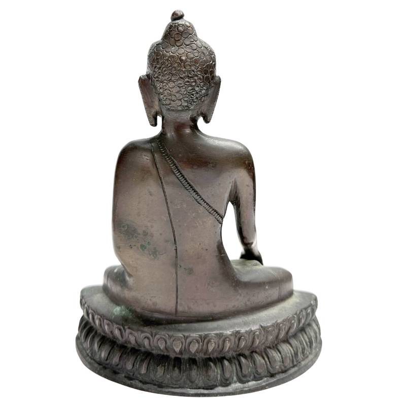 Traditioneel Nepalese Boeddha zittend op lotusbasis in brons
