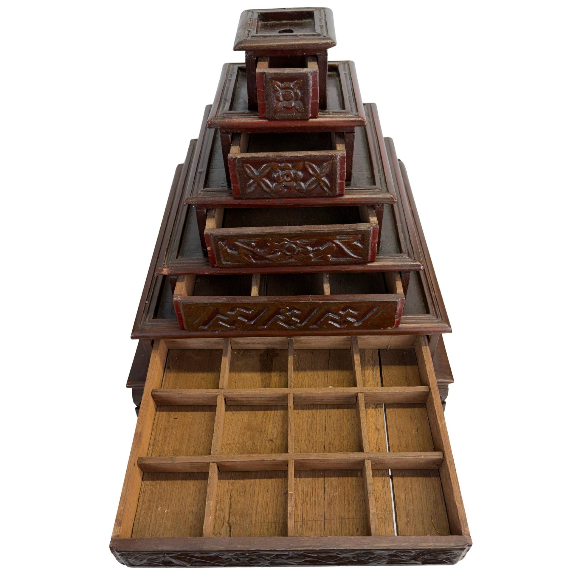Traditionele Kusuri Tansu kast van hout met meerdere opbergvakken