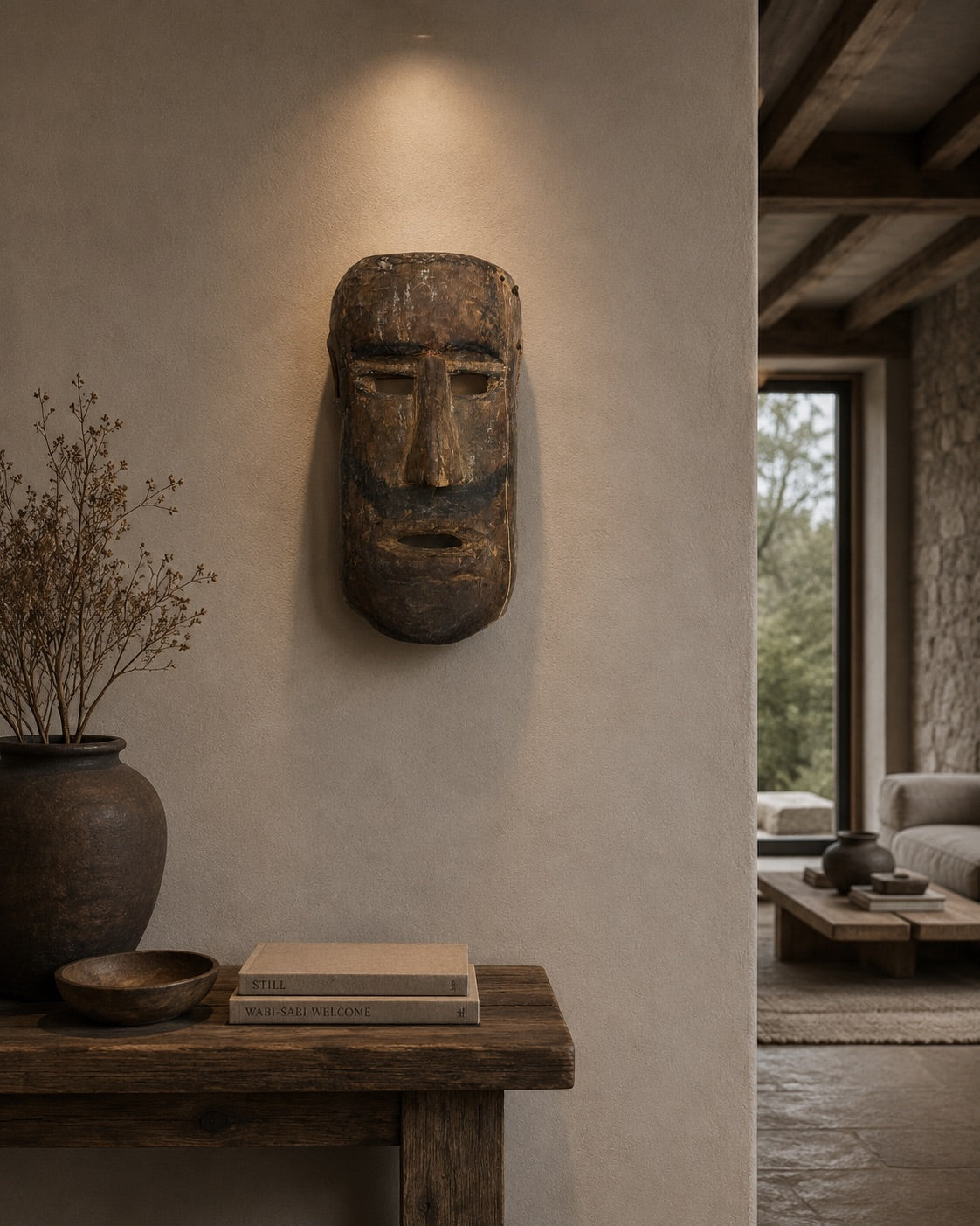 Tribaal Himalaya masker, handgesneden houten sjamanenmasker met ingekraste patronen en authentieke draagpatina