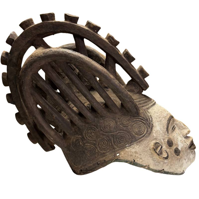 Tribaal masker uit Afrika, handgesneden houten masker met expressief gezicht en rituele uitstraling