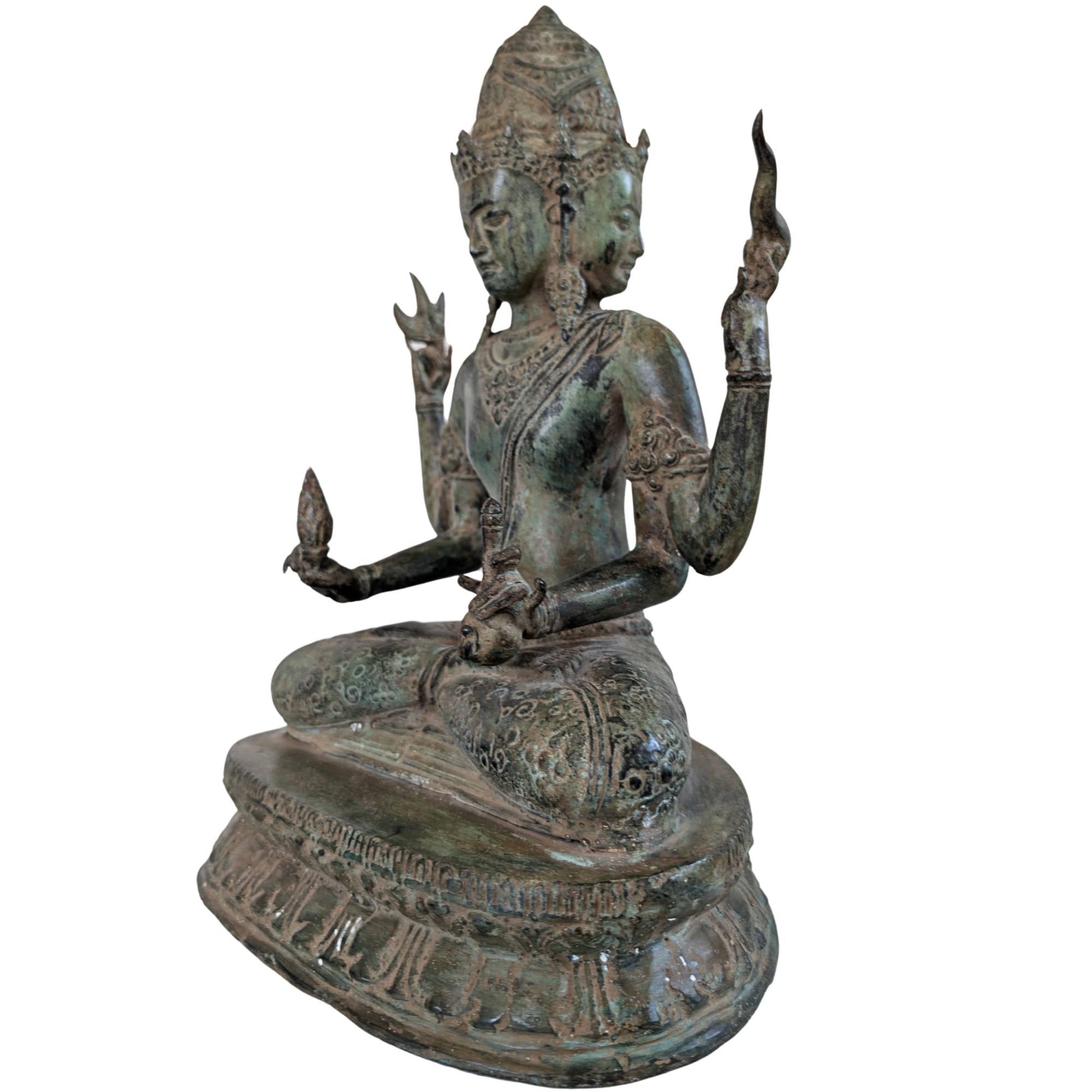 Detail van de drie gezichten en kroon van Trimukha Maheshvara
