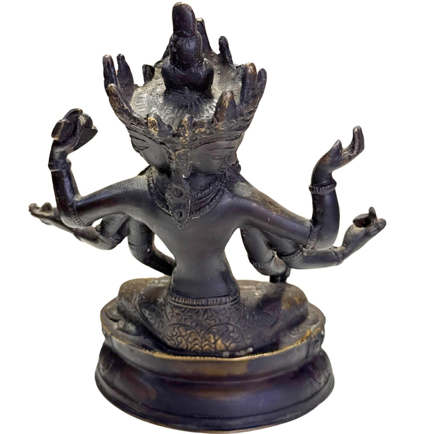 Ushnishavijaya als tantrisch boeddhistisch beeld met meerdere armen en rituele uitstraling