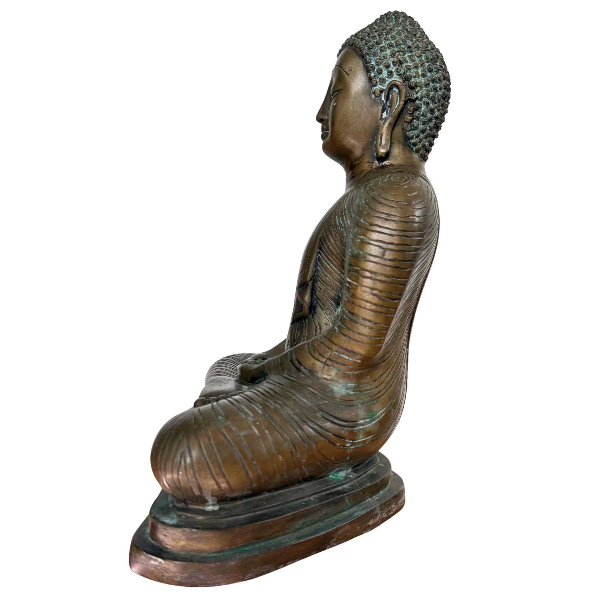 Antieke Boeddha als symbool voor spirituele verlichting en mentale rust