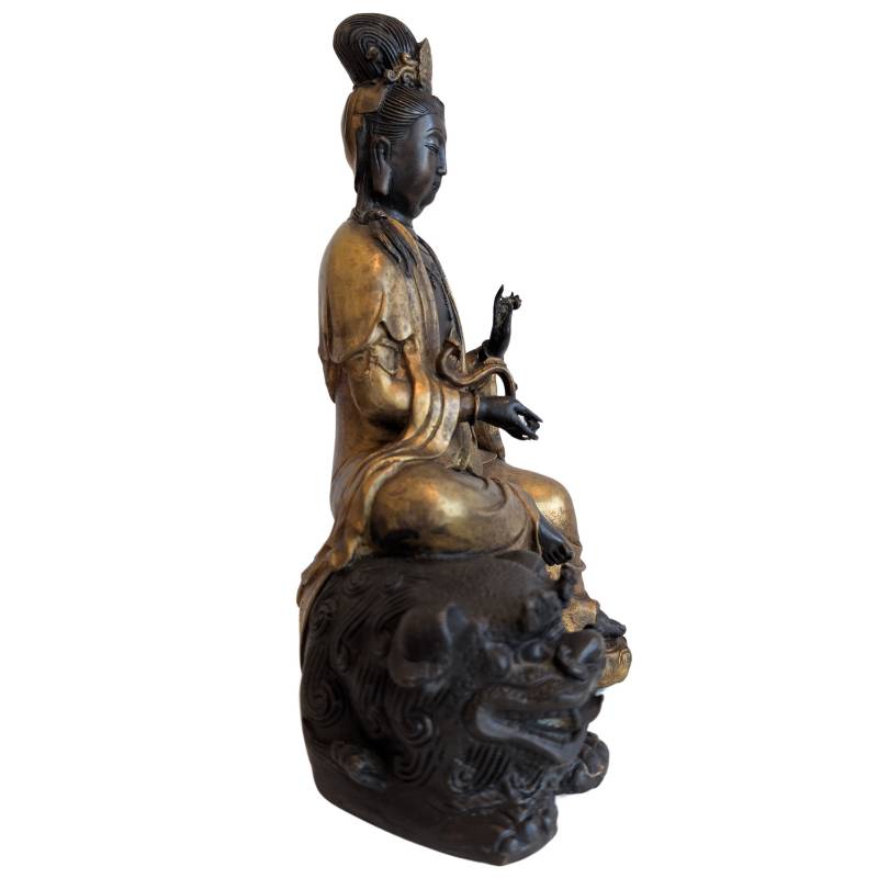 Right profile of the seated Guanyin and Chinese guardian lion