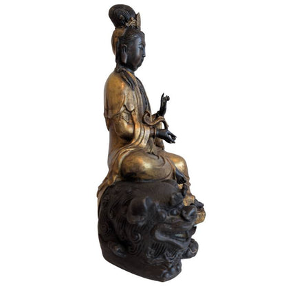 Right profile of the seated Guanyin and Chinese guardian lion
