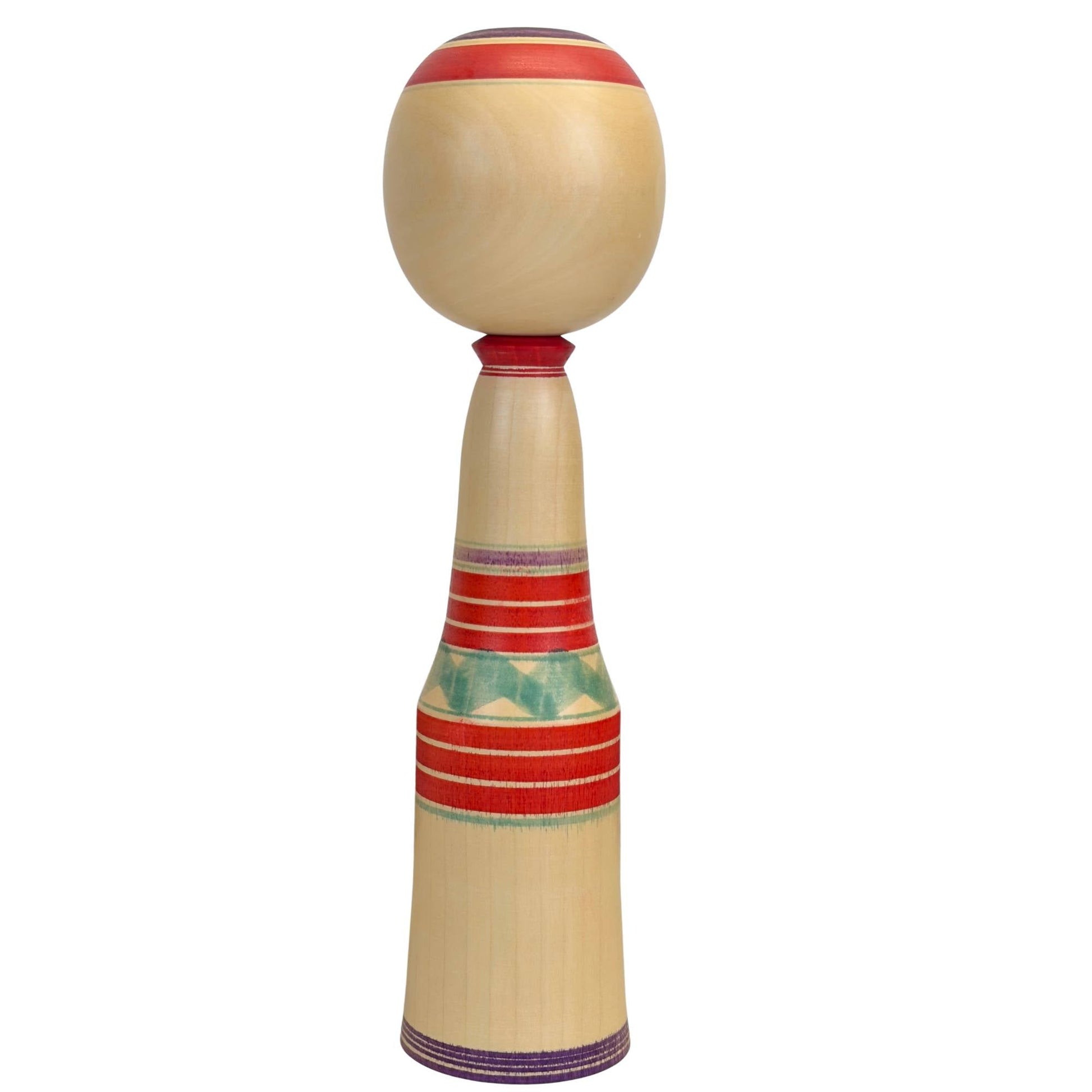 Achteraanzicht van de slanke houten Kokeshi pop, tonend de zuivere honinggouden nerf van het verouderde Mizuki-hout en parallelle rode ringen.