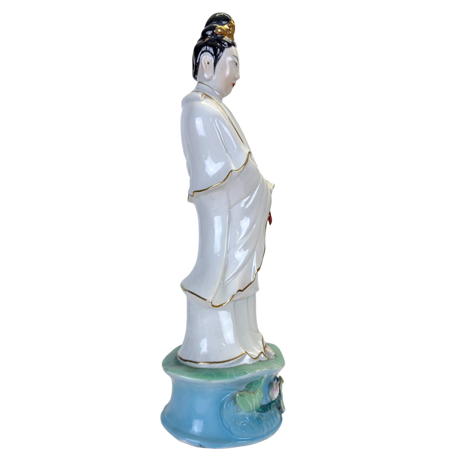 Vintage Guan Yin sculptuur als zen-decoratie voor een harmonieus interieur.