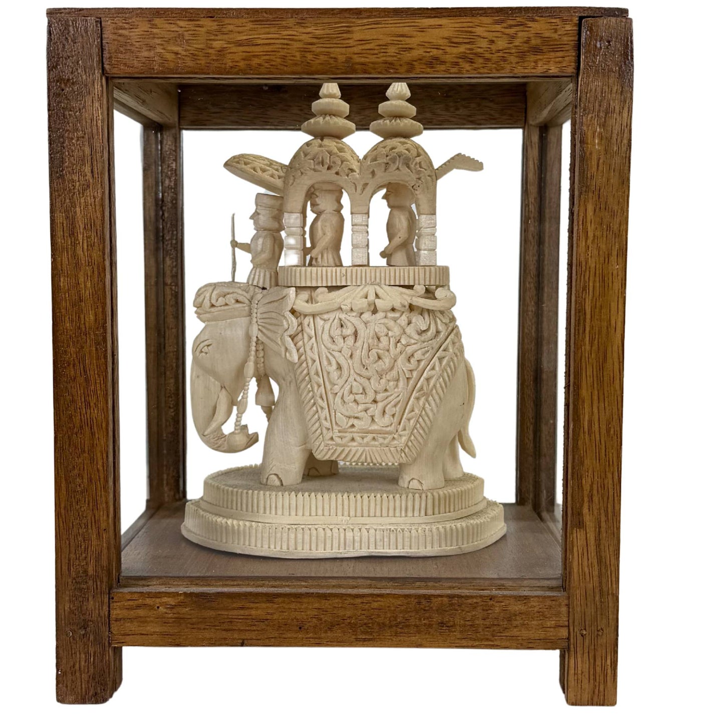 vintage indiaas vitrine object met sholapith olifantenbeeld