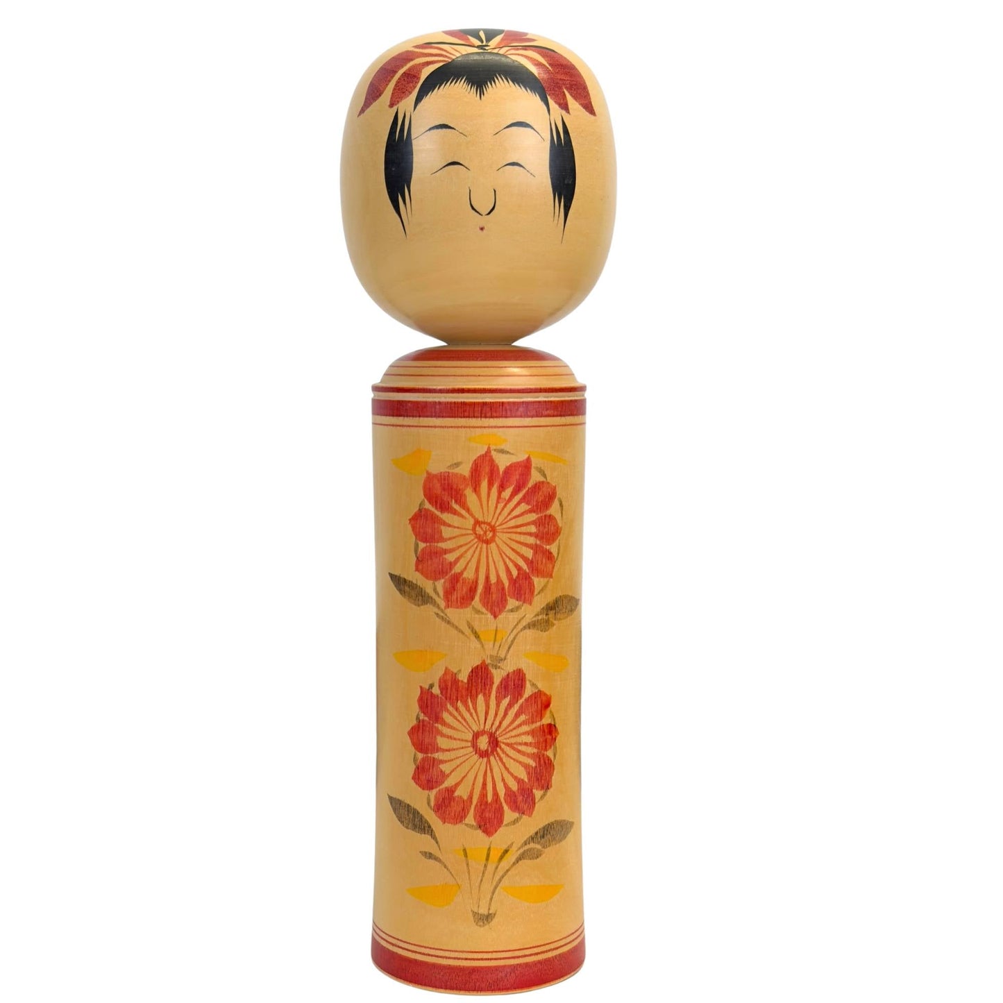 Vooraanzicht van de robuuste houten Doken Kokeshi pop uit de Jinshirō-kei school, versierd met opvallende handgeschilderde rode chrysanten.