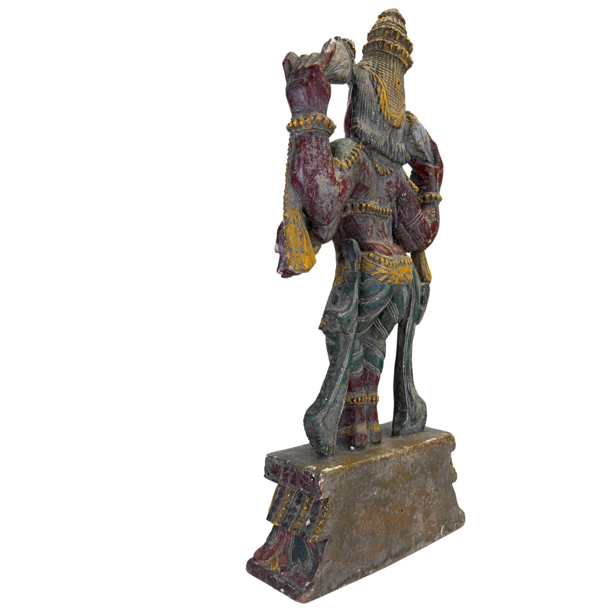 Polychroom houten Vishnu beeld afkomstig uit Zuid-India