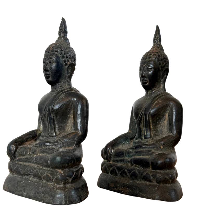 Zijaanzicht Boeddha beeld brons Thailand Sukhothai invloed