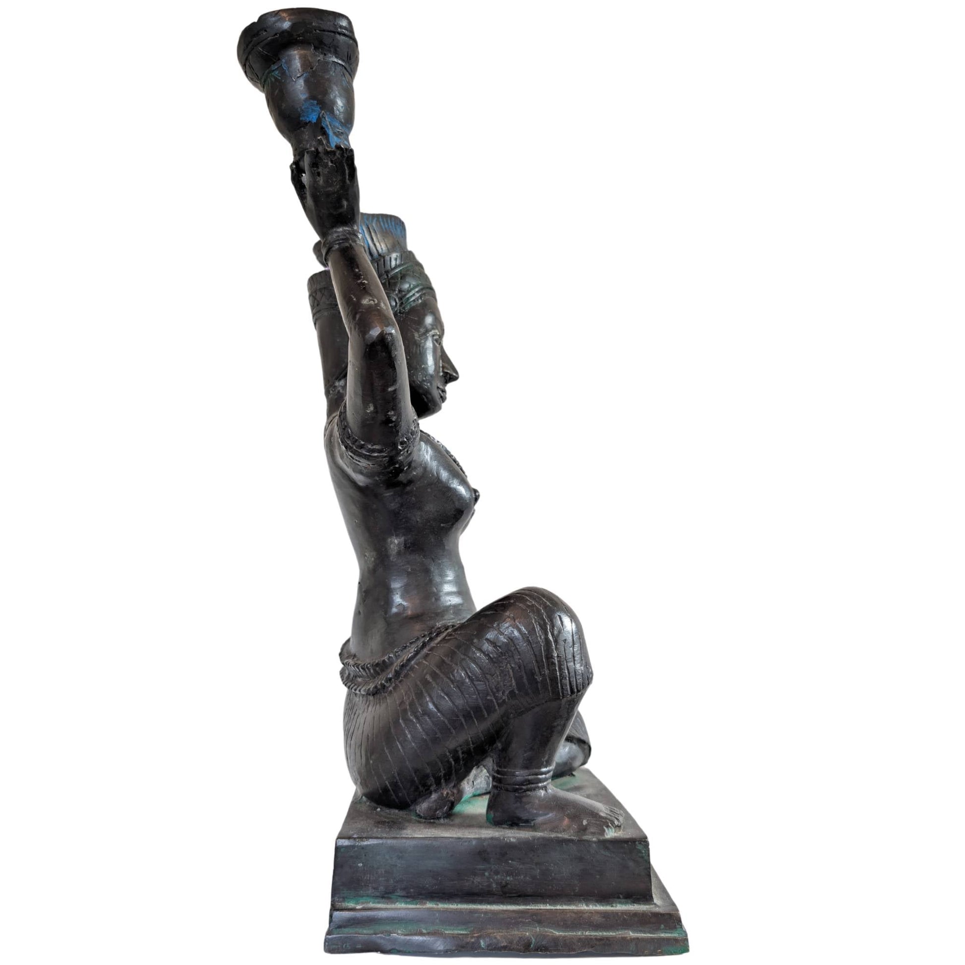 Zijaanzicht van bronzen Yakshi sculptuur Indiase stijl
