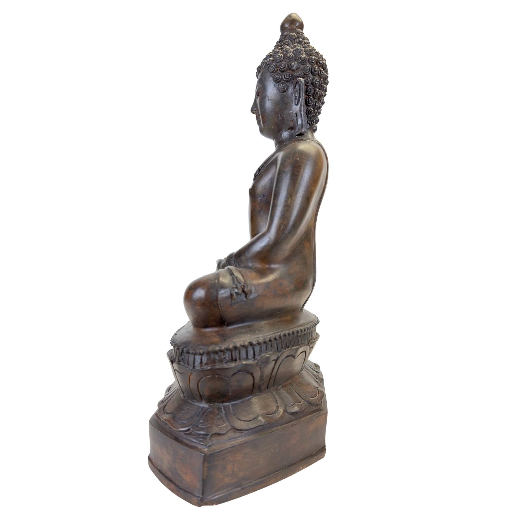 Profiel van de slanke, elegante lijnen kenmerkend voor de Sukhothai-stijl.
