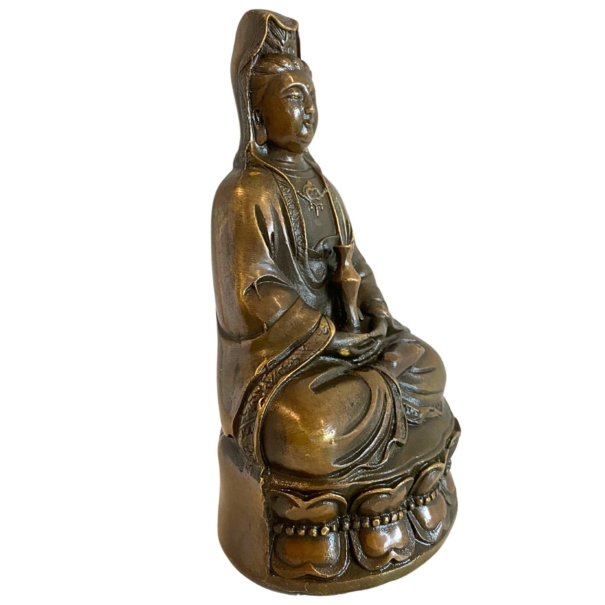 Zijaanzicht Guanyin bronzen beeldje op lotus troon Aziatische kunst