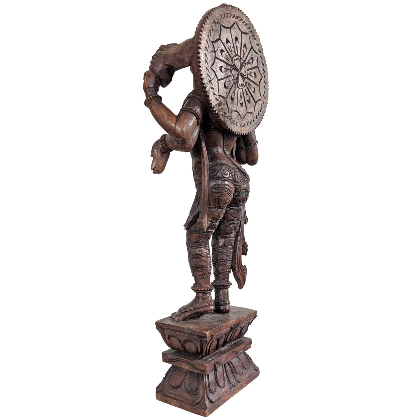 Profiel van het handgesneden houten Vishnu beeld uit India.