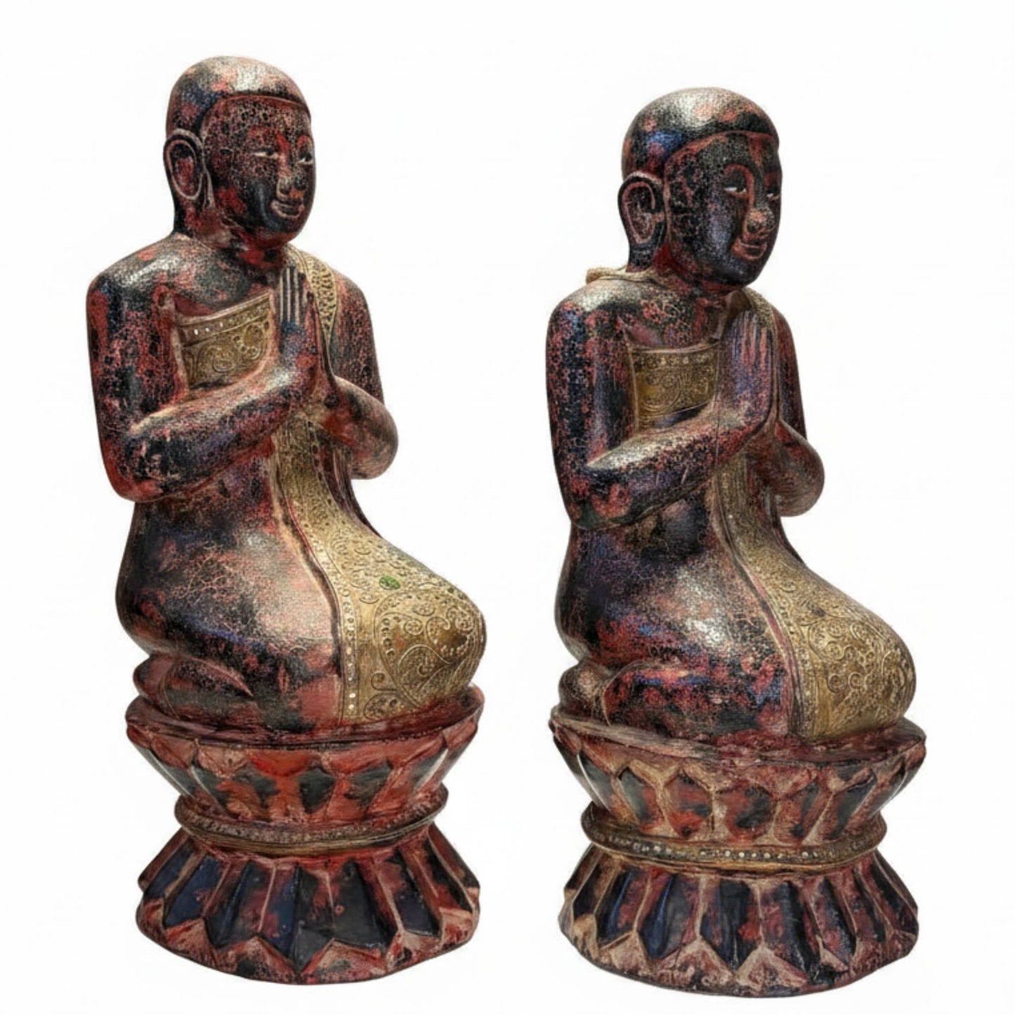 Twee zware antieke Birmese tempelfiguren van massief hout totaal 11.5 kg.