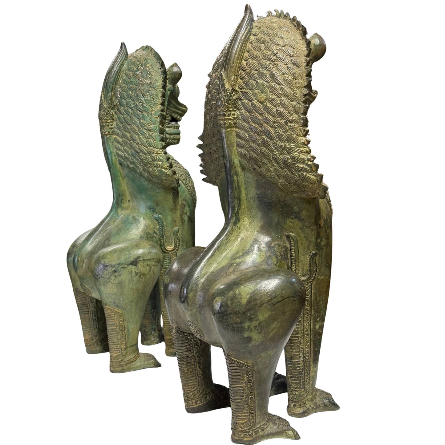 Gevalideerde set van twee zware bronzen leeuwen van in totaal 7.4 kg