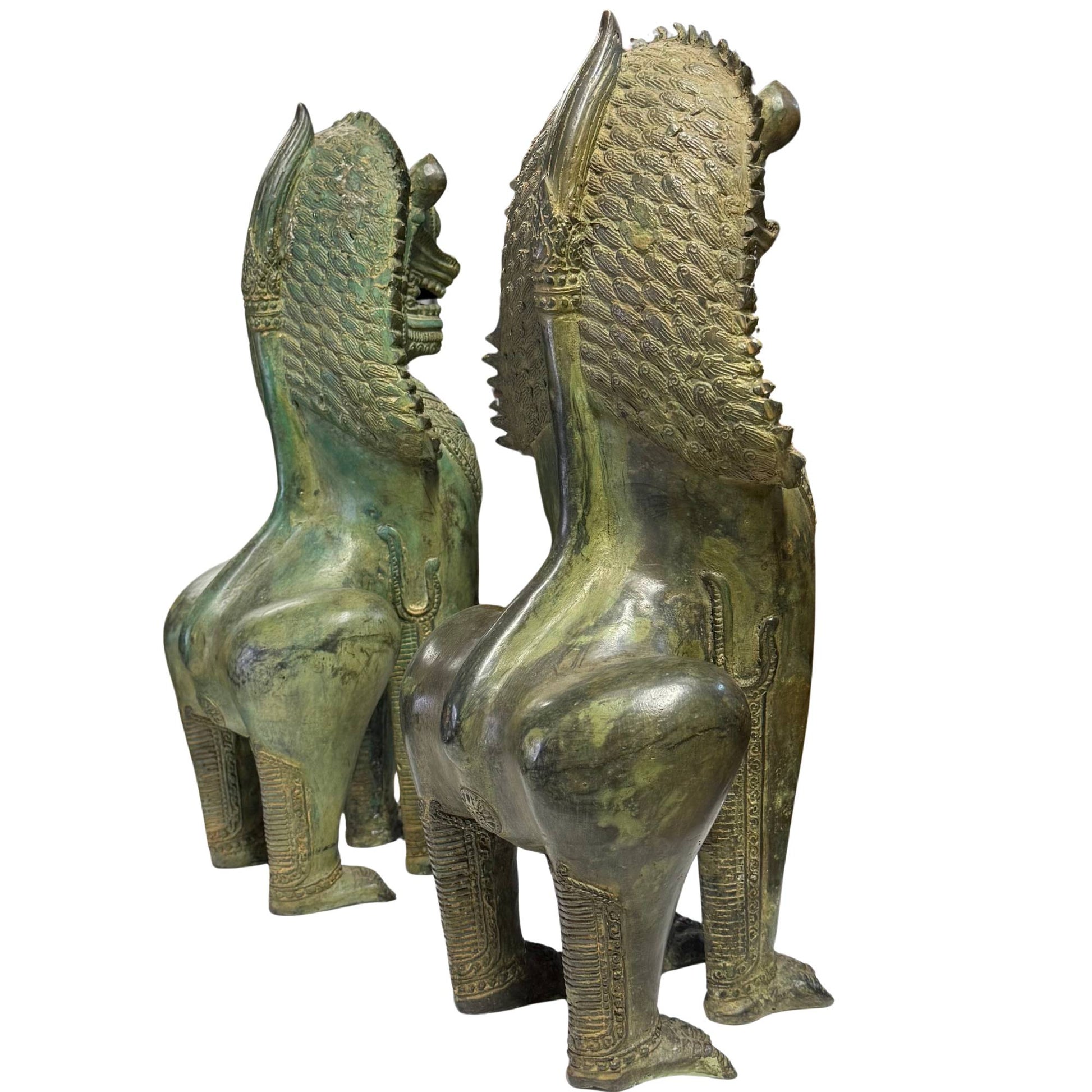 Gevalideerde set van twee zware bronzen leeuwen van in totaal 7.4 kg