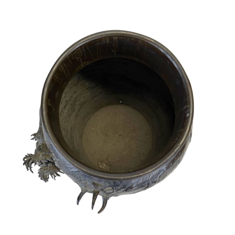 Een matchend paar zware bronzen vazen (3,8 kg) uit de Japanse Meiji-periode.